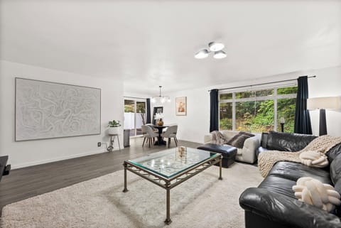 Walk to Downtown.  Charming Gig Harbor Retreat. House in Gig Harbor