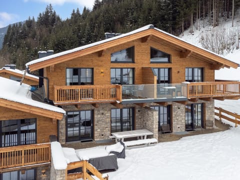 Holiday Home Exterior [winter]