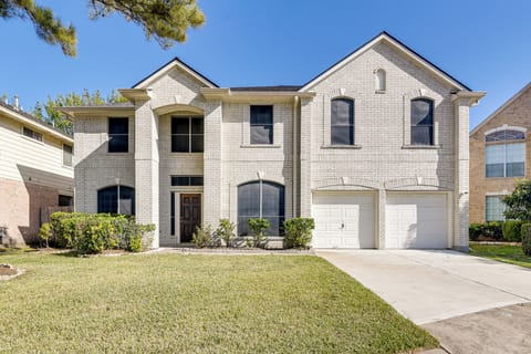 Sugar Land Vacation Rental | 5BR | 2.5BA | 3,500 Sq Ft | Step-Free Entry