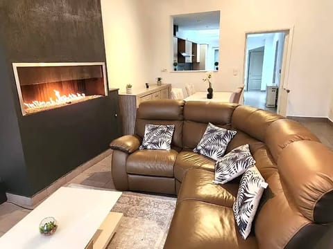 House, 3 Bedrooms, Smoking, Terrace | Living room