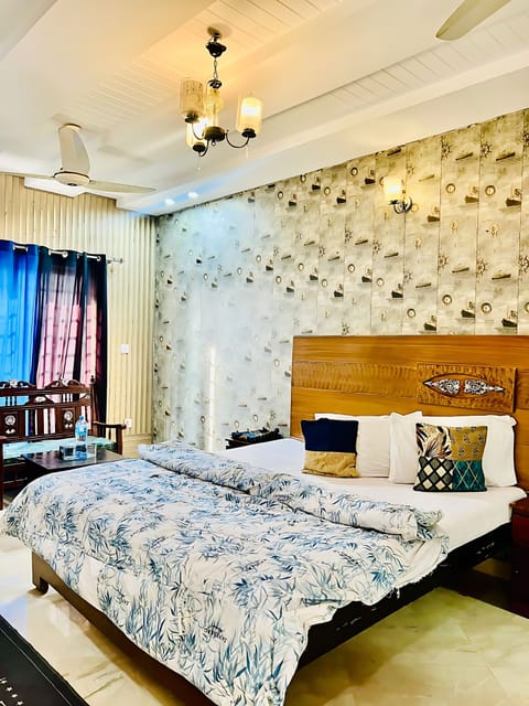 Double Room | Desk, laptop workspace, free WiFi, bed sheets