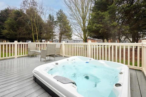 Springwood Lodge, Allerthorpe Golf & Country Park, York - Host & Stay
