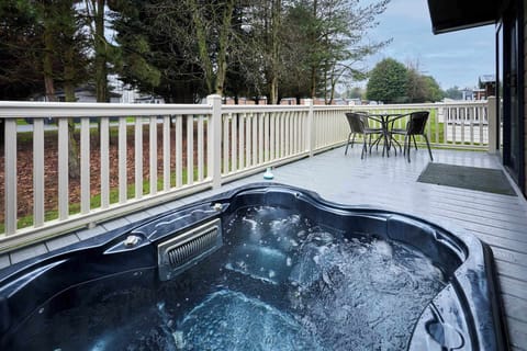 Truemans Lodge, Allerthorpe Golf & Country Park, York - Host & Stay