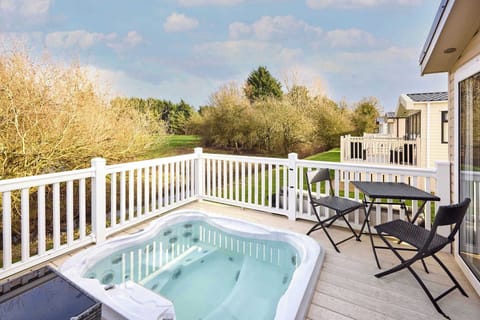 Cedar Lodge, Allerthorpe Golf & Country Park, York - Host & Stay