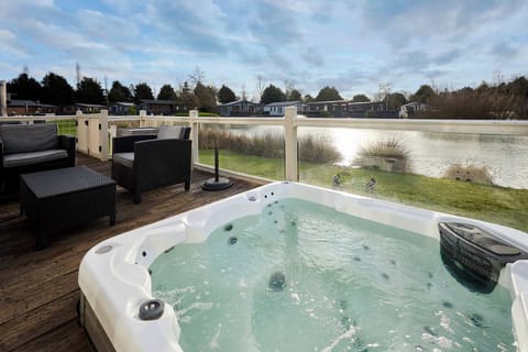 Lakeside Gem, Allerthorpe Golf & Country Park, York - Host & Stay