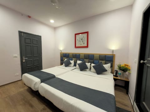 Deluxe Triple Room | Iron/ironing board, free WiFi, bed sheets