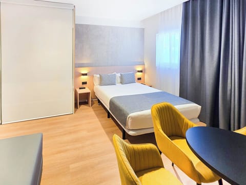 Standard Quadruple Room | In-room safe, desk, laptop workspace, WiFi (free)