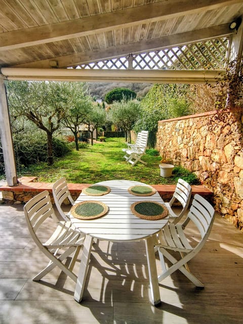 Villa, Garden View | Outdoor dining