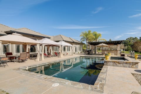 House (4 Bedrooms) | Front of property