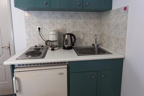 Apartment, 1 Bedroom, Sea View | Private kitchenette | Mini-fridge, stovetop, coffee/tea maker, electric kettle