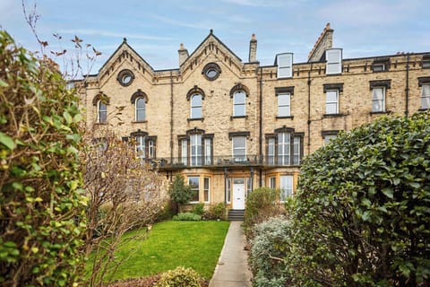 Balmoral Terrace, Saltburn - Host & Stay