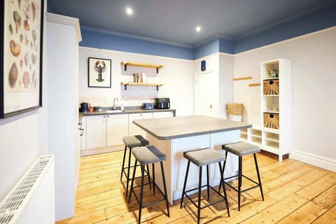 Balmoral Terrace, Saltburn - Host & Stay