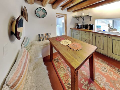 Full Kitchen - Breakfast Nook