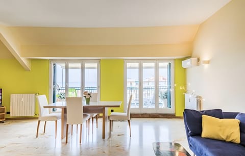 Alda's Home: Sea View Retreat Apartment in Lavagna