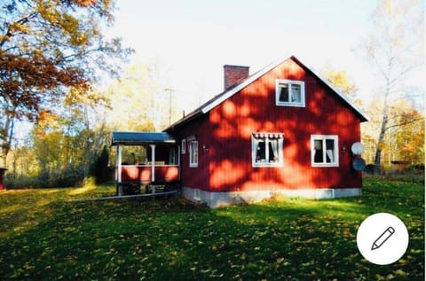 Idyllic vacation home: paradise for fishing and hiking along the River Emån House in Kalmar County, Sweden