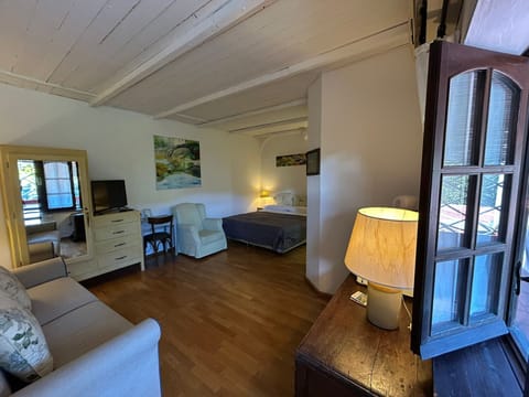 Room 'Verde Mela' with Mountain View, Wi-Fi and Air Conditioning Apartment in Liguria