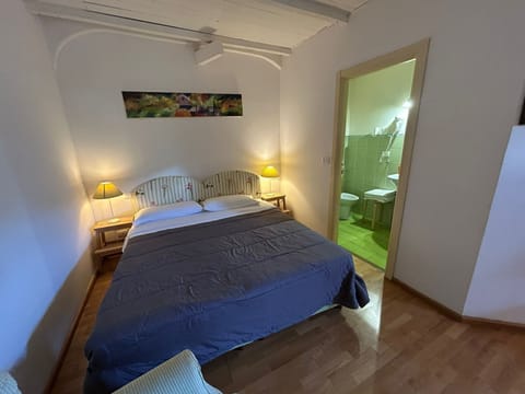 Room 'Verde Mela' with Mountain View, Wi-Fi and Air Conditioning Apartment in Liguria