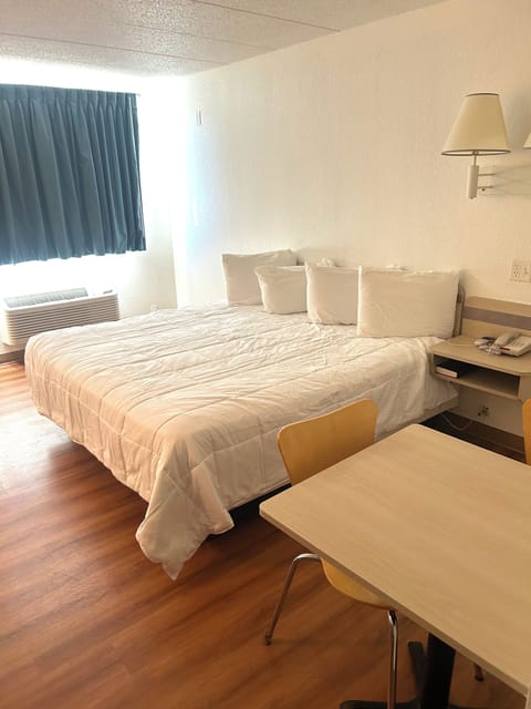 Single Room | Free WiFi