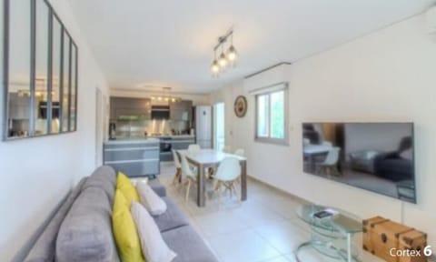 3 bedrooms apartment with Terrace in Antibes for 8 people plus 2 parking spots Apartment in Antibes