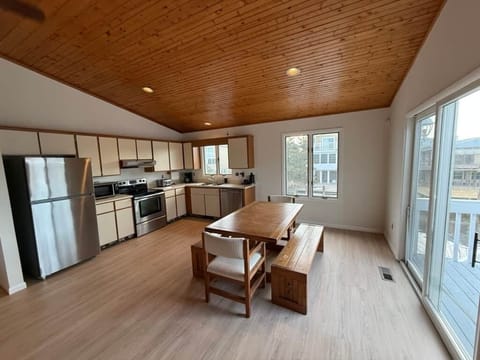 109 - Large kitchen with big table, oven, dishwasher, microwave, new frig & mesh wifi