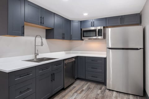 Suite, 1 Bedroom, Kitchenette | Room amenity