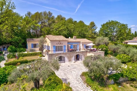 Magical Provincial estate with 4 bedrooms, 4 bathrooms, pool and grounds. House in Mouans-Sartoux