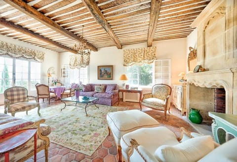 Magical Provincial estate with 4 bedrooms, 4 bathrooms, pool and grounds. House in Mouans-Sartoux