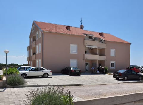 Apartment (Three Bedroom Apartment with Terrace) | Property entrance