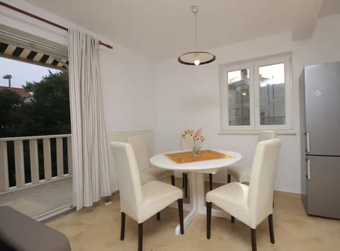Apartment (One Bedroom Apartment with Terrace) | Dining room