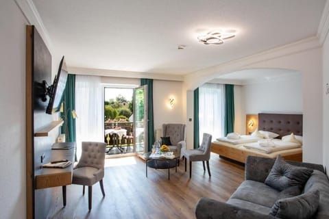 Comfort Studio Suite, Balcony, Garden View | Hypo-allergenic bedding, desk, laptop workspace, free WiFi
