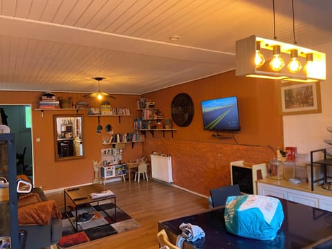 Townhouse with garden 10 minutes from beaches pets welcome House in Toulon