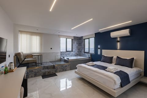 Premium Room, City View | WiFi (free)