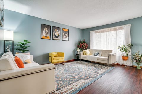 St Paul Vacation Rental | 5BR | 2BA | 1,700 Sq Ft | Stairs Required