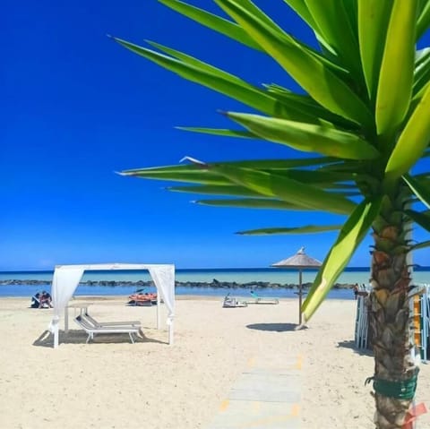 Private beach, white sand, beach umbrellas, beach towels