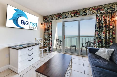 Amazing Living Room with Stunning Views🌊☀️
