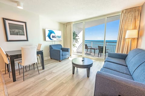 Amazing Living Room with Stunning Views🌊☀️
