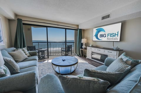 Amazing Living Room with Stunning Views🌊☀️
