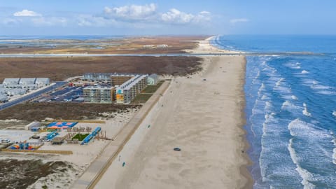 Y Knot Go to the Beach! Cute Beach Condo (746)