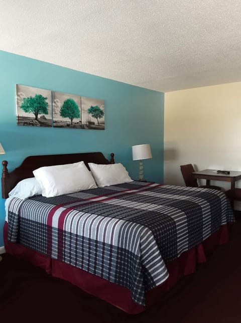 Room, 1 King Bed | Free WiFi, bed sheets