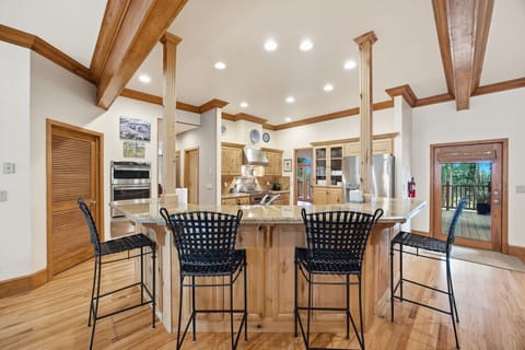 Kitchen Bar top space