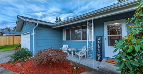 3-bedroom house in amazing Tacoma near JBLM House in Steilacoom