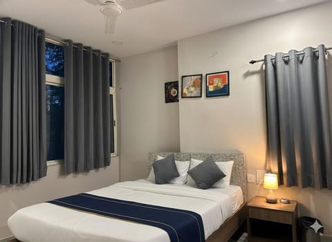 Deluxe Double Room, City View | Laptop workspace, free WiFi