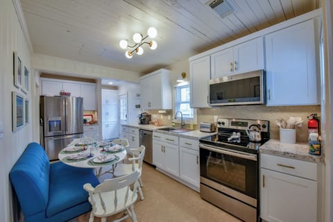 Kitchen | In-Unit Laundry