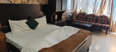 Deluxe Double Room | Free WiFi