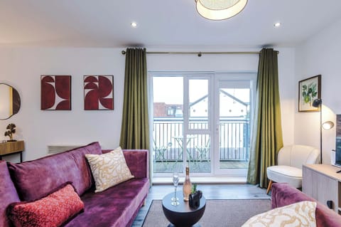 Relax in the stylish and open living room, with ample seating both inside and out on the balcony. The living room features a 40 inch SMART TV, perfect for enjoying a film together!