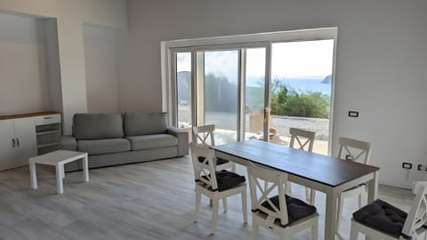 Adriana Trilocale Apartment with Sea View and Wi-Fi Apartment in Lacona