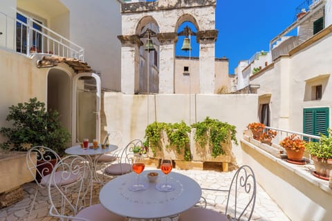 Suite, Balcony, Courtyard View | Terrace/patio