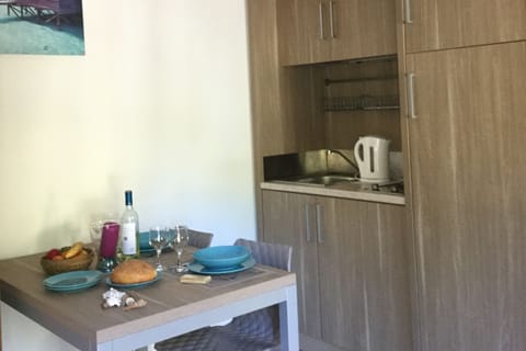 Fridge, stovetop, coffee/tea maker, cookware/dishes/utensils