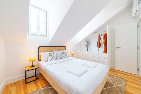 Deluxe Apartment, 2 Bedrooms (São Bento Duplex 3) | Iron/ironing board, free WiFi, bed sheets