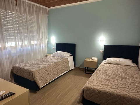 Twin Room | Free WiFi